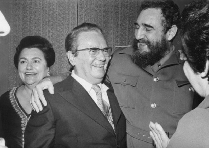 Fidel je otišao, Tito ga čeka s cigarom