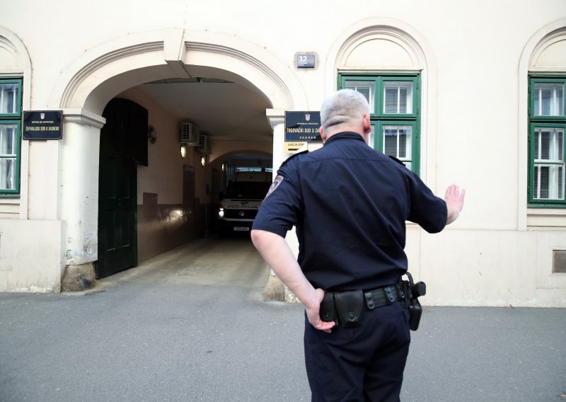 Četiri godine zatvora biciklisti koji je usmrtio šetača psa