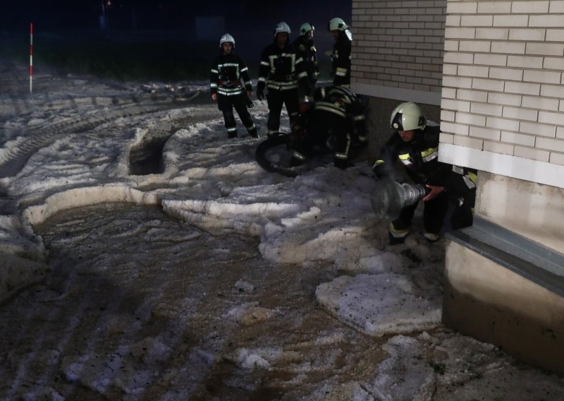 Nevrijeme poharalo sjever Hrvatske; stradale poljoprivredne kulture, šteta na krovovima...