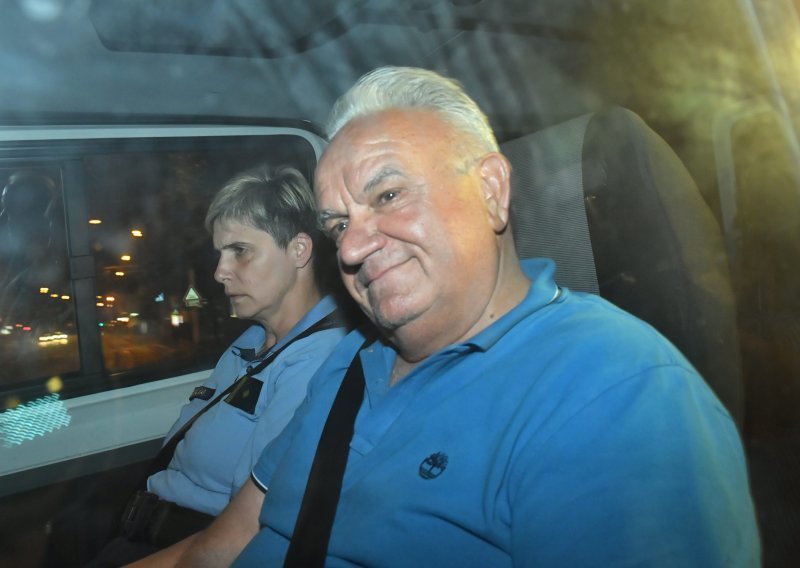 Policija otkrila detalje: Evo za što se sumnjiči bivšeg petrinjskog gradonačelnika Dumbovića i ostale