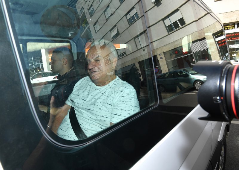 Bivši petrinjski gradonačelnik Dumbović i ostali optuženi ostaju mjesec dana u zatvoru!