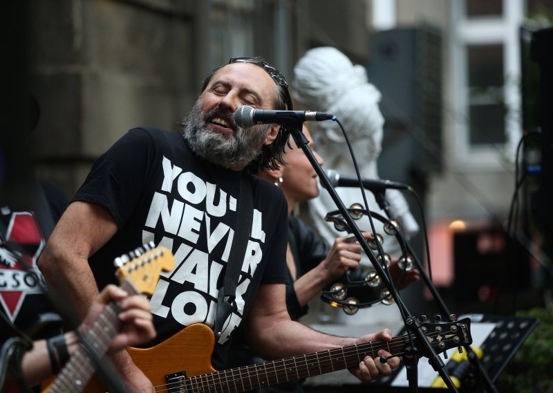 Legendarni bend Zabranjeno pušenje predstavio novi album, najavili i veliki koncert