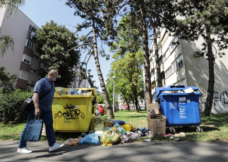 Švicarski model prikupljanja otpada u Zagrebu neće zaživjeti do rujna: Čekaju se vrećice, nema boksova, a veliki broj kamiona je pokvaren