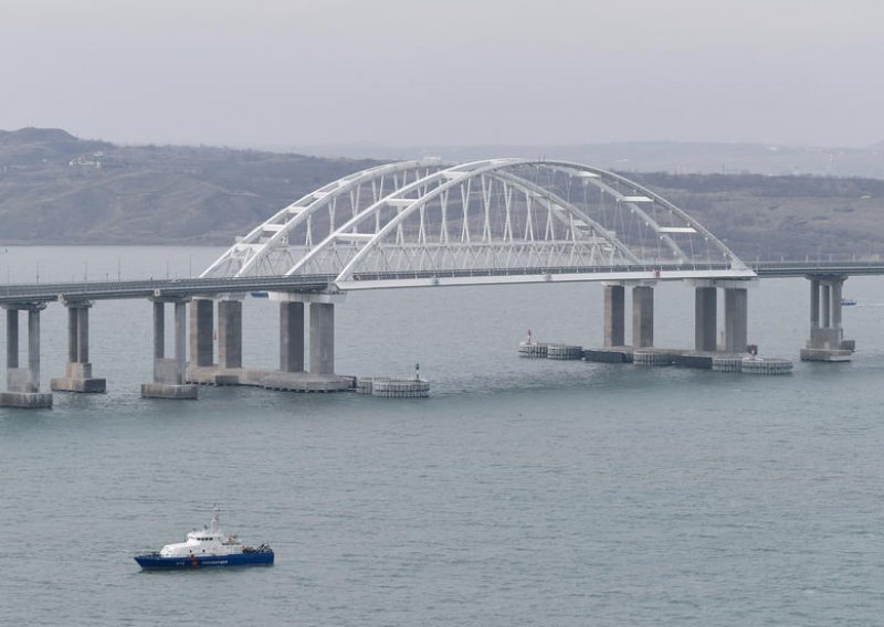 Ukrajinci prijete da će uništiti ruski most prema Krimu