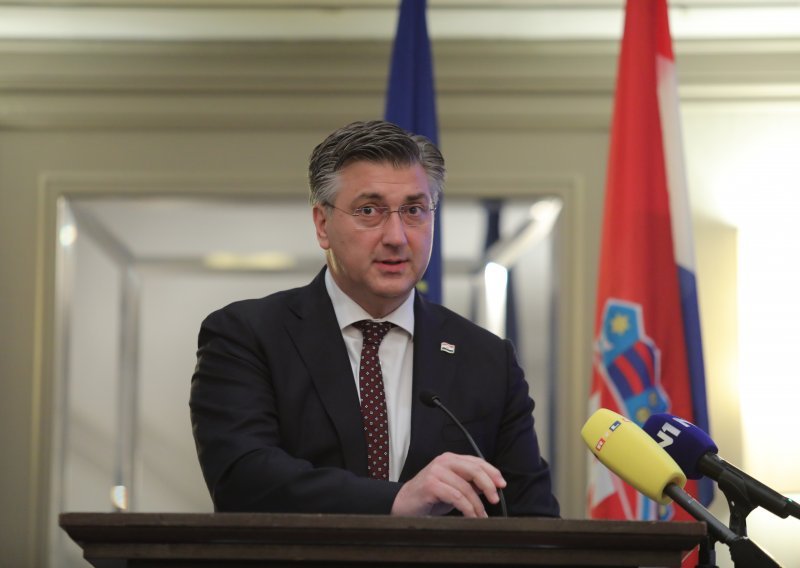 [FOTO/VIDEO] Plenković na događaju udruge kojoj je bio prvi predsjednik, evo što je poručio studentima prava