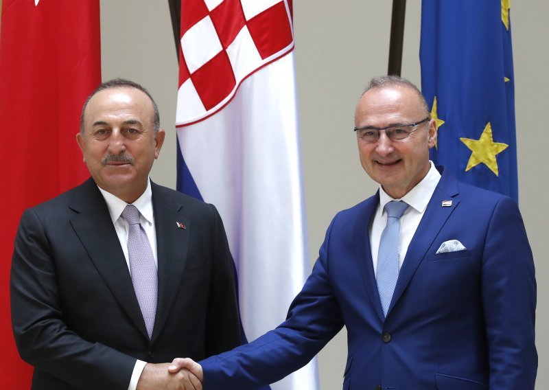 [FOTO] Turski šef diplomacije najavio: Erdogan uskoro dolazi u Zagreb