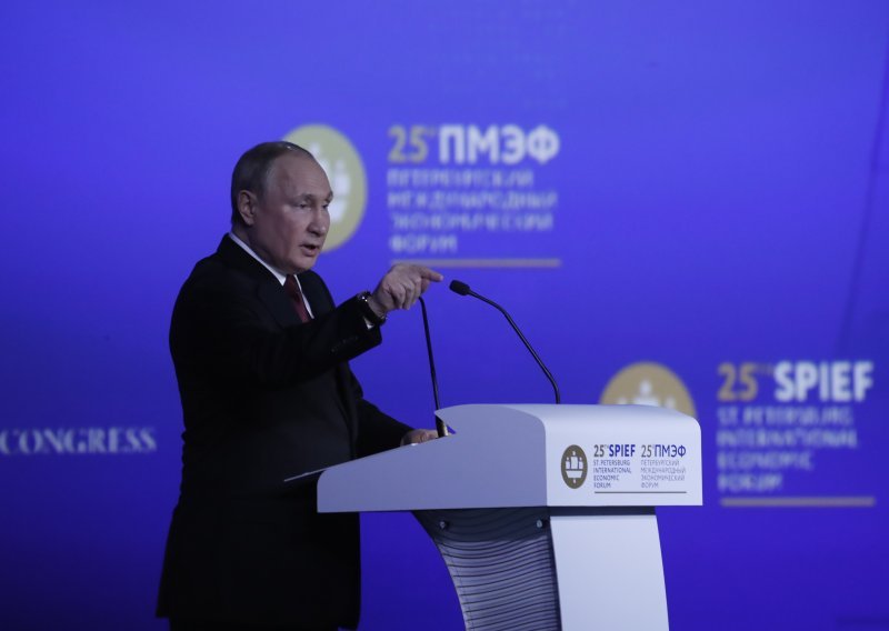Hakerski napad odgodio početak konferencije u Rusiji, Putin svejedno održao govor: Europske sankcije su glupe
