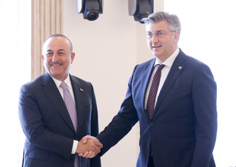 Plenković se susreo s turskim ministrom Cavusogluom: Hrvatska i Turska dijele stavove o važnosti pune ravnopravnosti u BiH