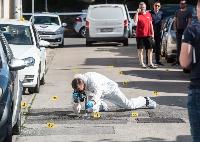 [FOTO] Snažna eksplozija oštetila više automobila i stambenih pročelja na zagebačkoj Trešnjevci: 'Izašli smo na ulicu i vidjeli to veliko crnilo u betonu'