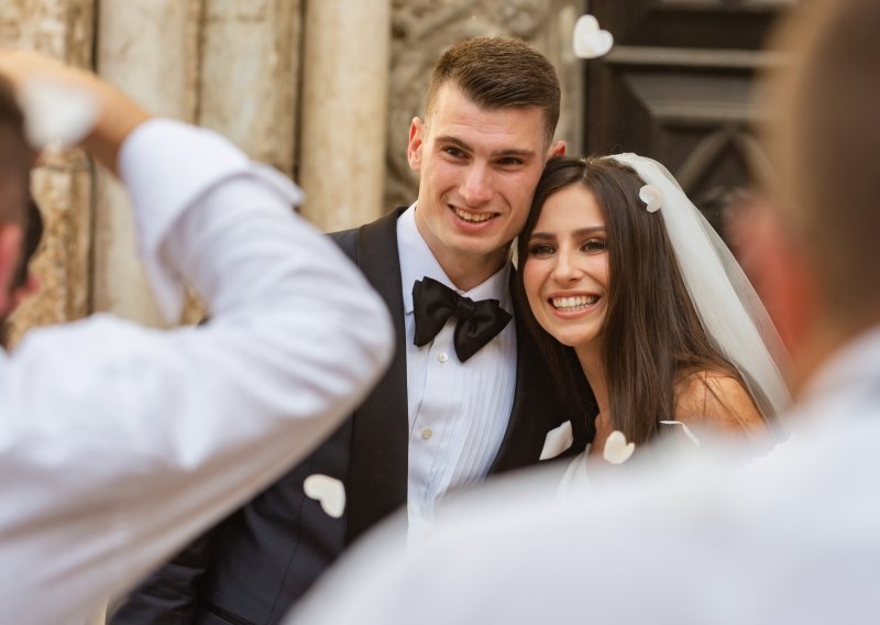 [FOTO] Nove fotografije s vjenčanja Dominika Livakovića i Helene Matić ostavit će vas bez riječi