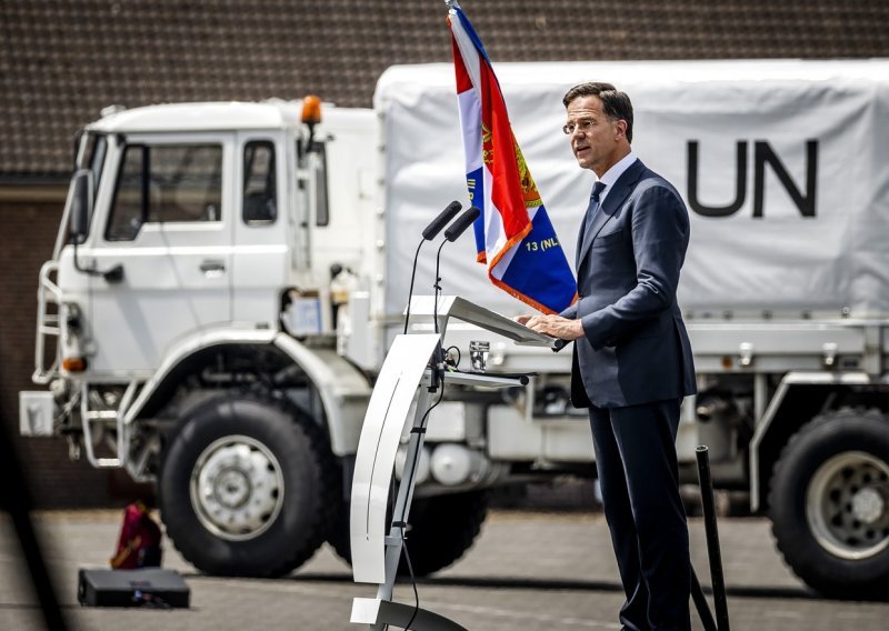 Nizozemski premijer ispričao se vojnicima zbog Srebrenice