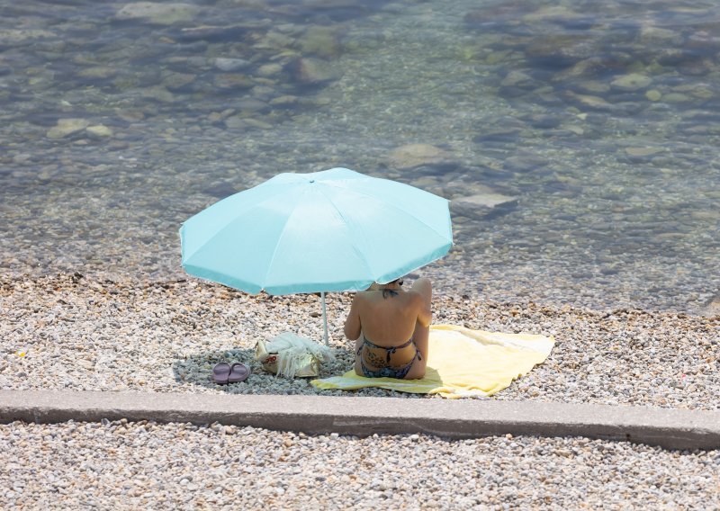 Vrlo toplo i vruće, navečer mogući pljuskovi s grmljavinom