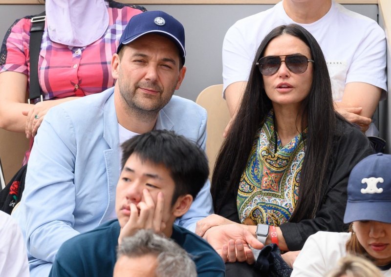 Više se ne skrivaju: Demi Moore i švicarski chef na Instagramu potvrdili svoju vezu