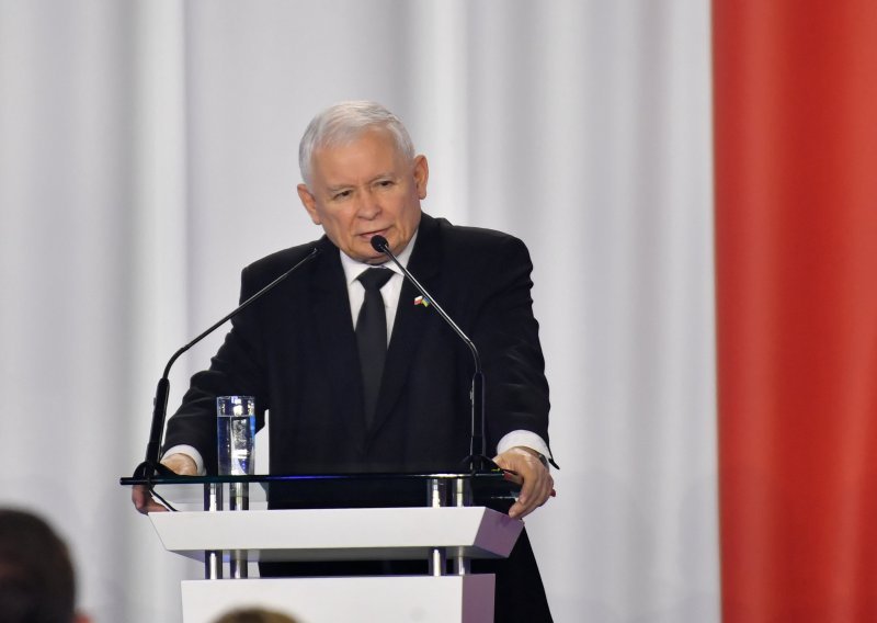 Čelnik poljske vladajuće stranke Jaroslaw Kaczynski napustio vladu