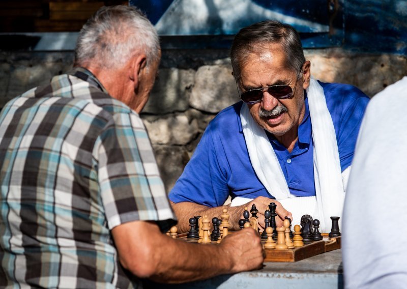 Upitan prijelaz budućih umirovljenika u fond C: Trebao je biti najsigurniji, a sad bilježi najveće gubitke