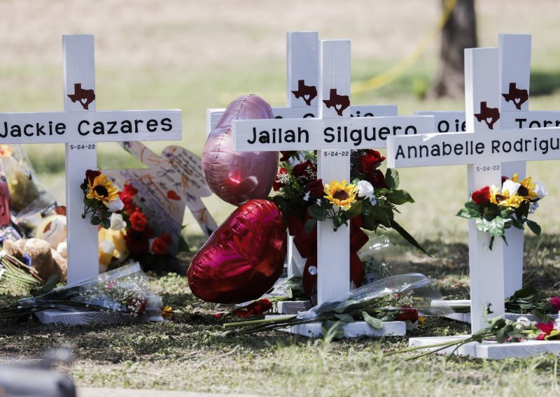 Masakr u školi u Teksasu mogao se spriječiti: 'Policajci su mogli neutralizirati napadača nakon tri minute. Jedan sat, 14 minuta i 8 sekundi, toliko su djeca i učitelji čekali u sobi 111 da ih se spasi'