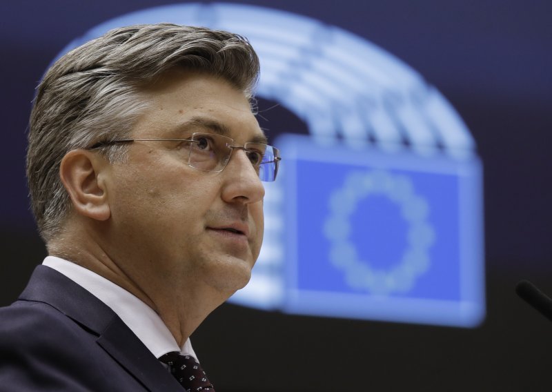 [FOTO] Plenković u Europskom parlamentu najavio odluku o ulasku RH u Schengen najesen