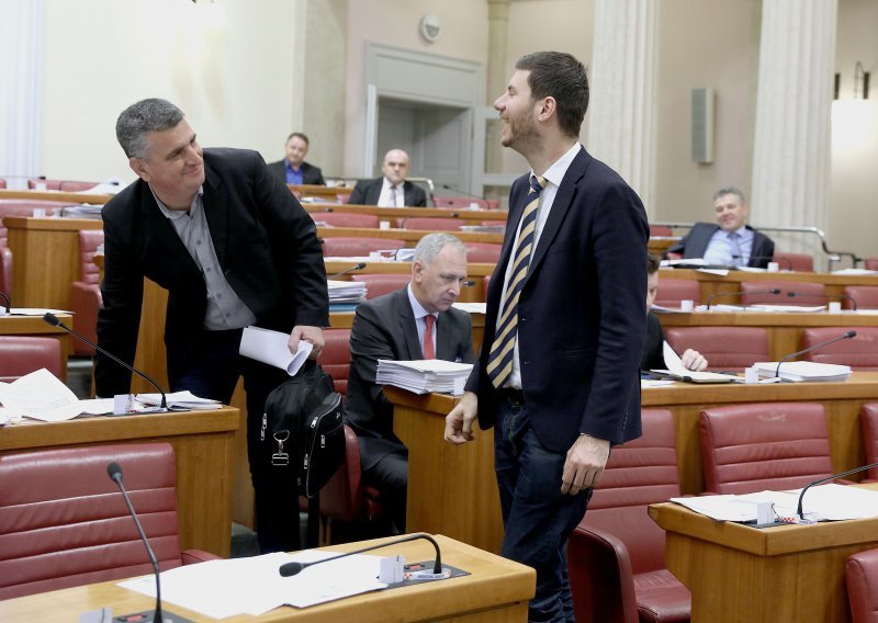 Pernar: Krave krive za stakleničke plinove; Bulj: Hrvatska ionako nema goveda