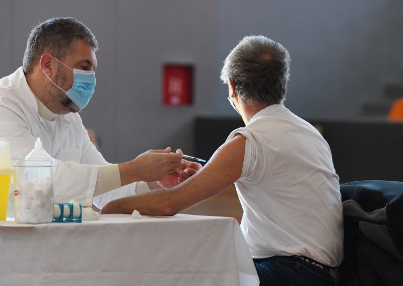 U Hrvatskoj 612 novozaraženih osoba koronavirusom, a četvero umrlih; cijepljeno je samo 60 posto osoba