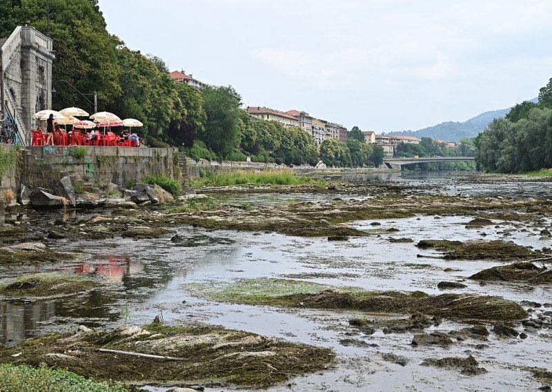 [FOTO] Strašna suša pogodila Italiju: Rijeka Po ima najniži vodostaj u 70 godina, u Laziju građani ne smiju zalijevati vrtove i puniti bazene