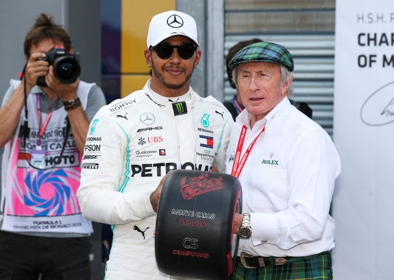 Legendarni prvak, kojem se klanjao cijeli svijet, imao je brutalnu poruku za Lewisa Hamiltona: Trebao si već biti u mirovini i baviti se 'krpicama'!