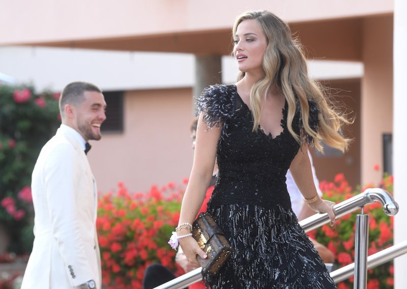 Lijepa Izabel Kovačić izgleda senzacionalno u najpoželjnijoj ljetnoj haljini ove sezone