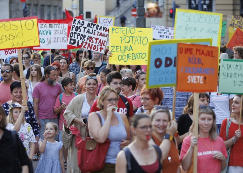 [FOTO/VIDEO] Održan Hod za slobodu u Rijeci, evo kako su povezali odluku Vrhovnog suda SAD-a o pobačaju s Hrvatskom