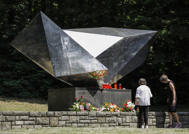 Nova info-ploča o žrtvama u Dotrščini, predložena obnova Partizanskog groblja