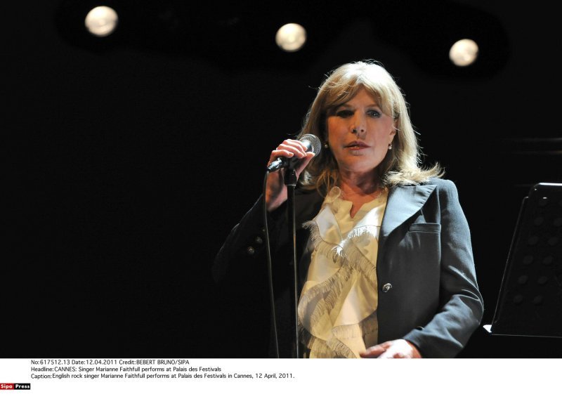 Marianne Faithfull odala počast žrtvama pariških napada