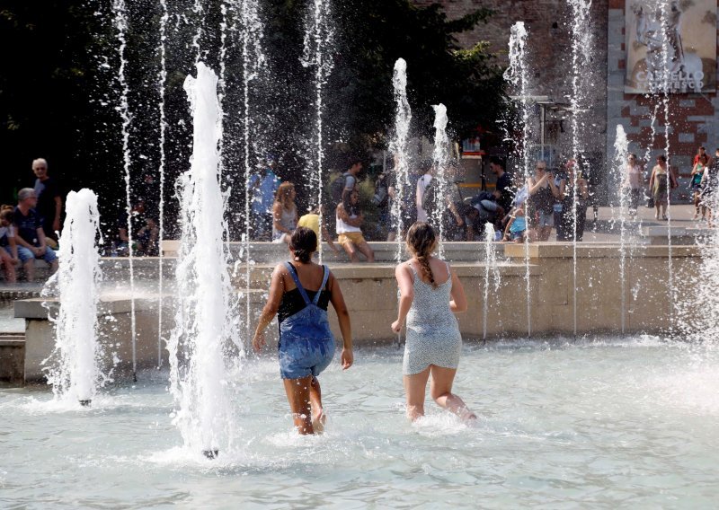 Zbog suše Milano gasi fontane, zelene površine neće se zalijevati. Rijeka Po u nekim dijelovima presušila