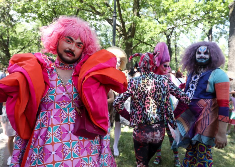 [FOTO] Tisuće Poljaka i Ukrajinaca na LGBT+ povorci u Varšavi: Rusija nam je oduzela Pride u Kijevu