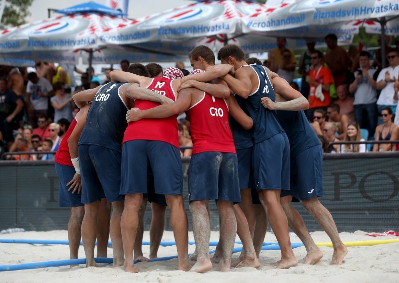 S dvije subotnje pobjede, hrvatski rukometaši na pijesku ušli u finale svjetskog prvenstva i protiv Danske love novo zlato