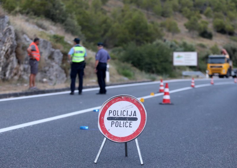 [FOTO] U slijetanju vozila kod Šibenika poginula jedna osoba