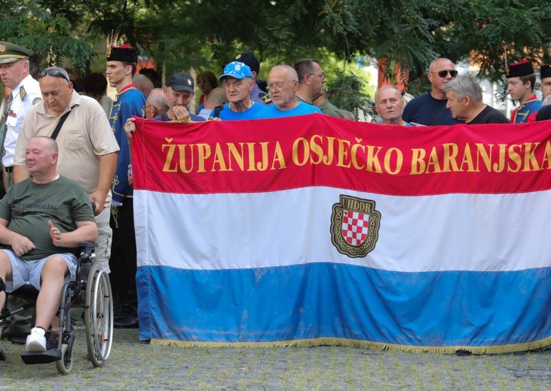 [FOTO] Obilježen Dan osječkih branitelja: 'Ne smijemo zaboraviti nikoga od branitelja i civila koji su dali život za Osijek i našu  Hrvatsku'