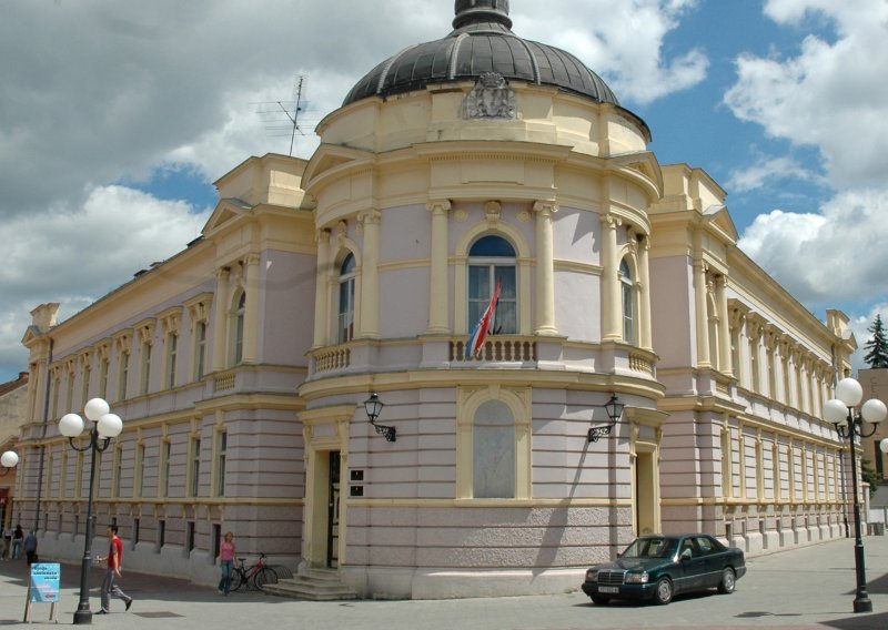 Zamjenik požeške županice Ivanović osudio skidanje zastave Republike Srbije