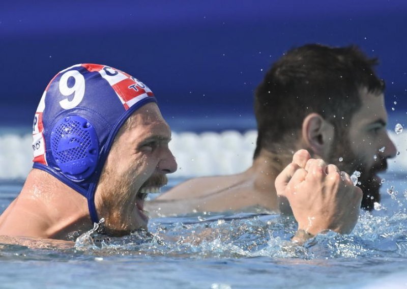 [FOTO] Hrvatska u povijesnom srazu potopila Srbiju i stigla na korak od svjetskog odličja, utakmicu obilježio jedan kuriozitet