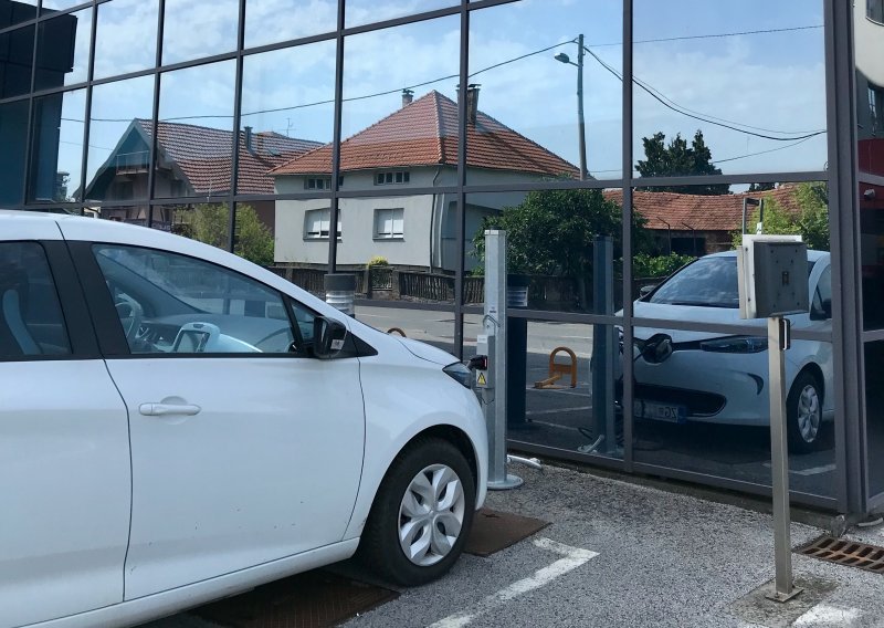Postavljen prvi punjač za električna vozila u rasvjetnom stupu u Hrvatskoj