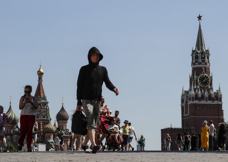 Rusi vješto zaobilaze sankcije: Evo kako već mjesecima dobavljaju automobilske dijelove, mobitele i odjeću iz zapadnih zemalja