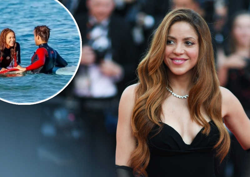 Nakon prekida s Piqueom, Shakira snimljena u društvu zgodnog surfera na plaži u Barceloni