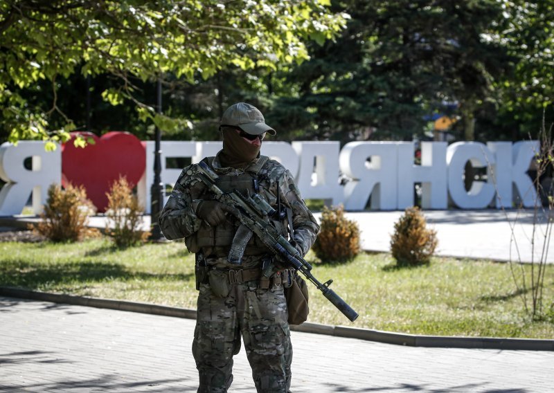 Ukrajina od Turske zatražila da zadrži ruski brod Žibek
Žoli s ukrajinskim žitom