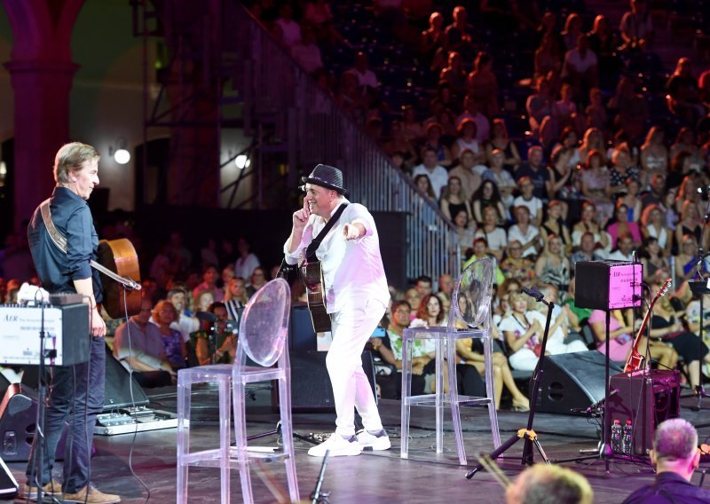 Počeo je Splitski festival: Pogledajte kakva je atmosfera vladala na punim Prokurativama