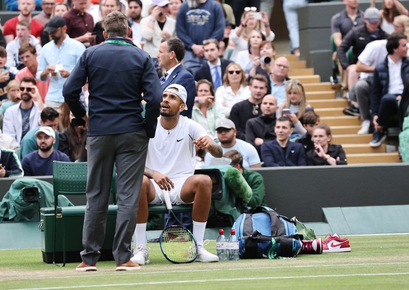 Kyrgios unatoč pobjedi imao potrebu omalovažavati Tsitsipasa: prvo je tražio njegovu diskvalifikaciju, a onda mu poručio: Baš si 'mekan'...