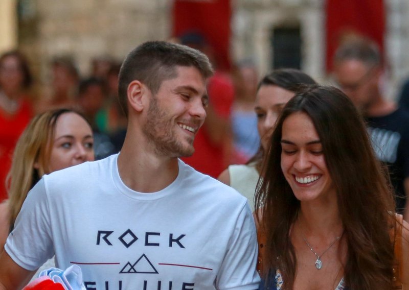Andrej Kramarić otkrio gdje sa suprugom i sinom uživa na zasluženom odmoru