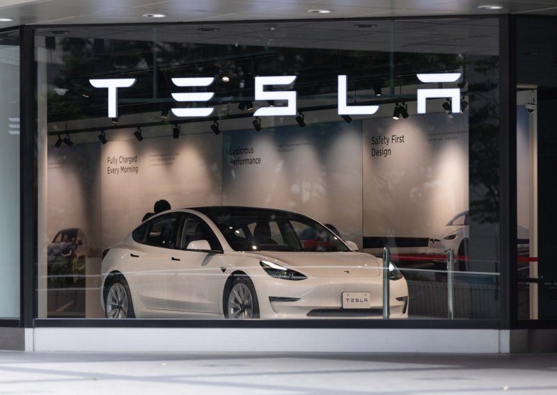 Tesla ponovno povlači desetke tisuća automobila, doznajte što je ovoga puta otkazalo