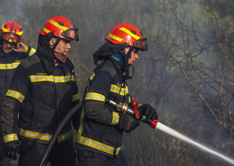 Požar kod Novigrada pod kontrolom