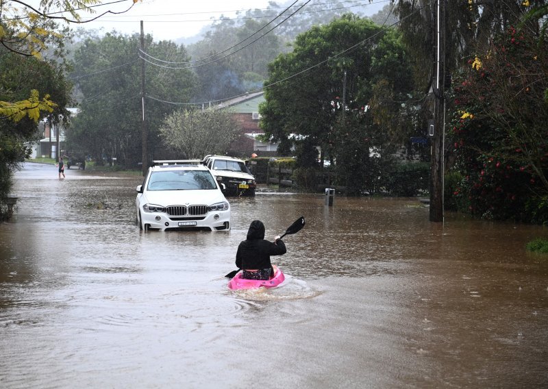 Pogoršavaju se poplave u Australiji; tisuće ljudi bježe iz domova u Sydneyju