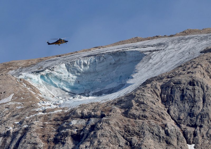 Potraga za planinarima na Marmoladi se nastavlja helikopterima i dronovima;  prijeti obrušavanje leda i stijenja