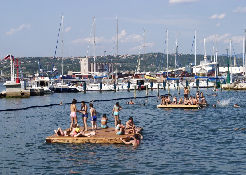 Slovenija zbog suše zabranila tuširanje na plažama, punjenje bazena, a prijete i redukcije vode