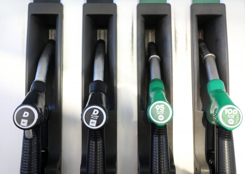 Istječe mjera zamrzavanja cijena goriva. Koliko će nam od utorka trebati za puni rezervoar?
