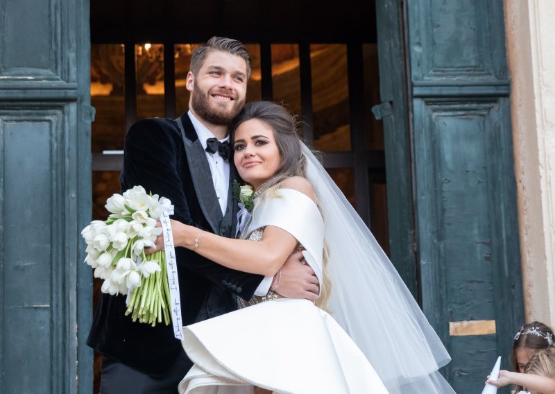 Još je pod dojmom svog vjenčanja: Adriana Ćaleta-Car pohvalila se novim fotografijama